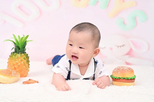 杞县宝宝在妈妈肚子里